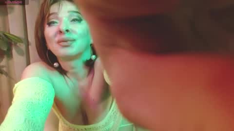 Snapshot of julia_renard chatting on October 12, 5:45 pm Julia online show from October 12, 5:45 pm