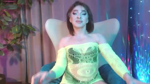 Snapshot of julia_renard chatting on October 24, 5:31 pm Julia online show from October 24, 5:31 pm