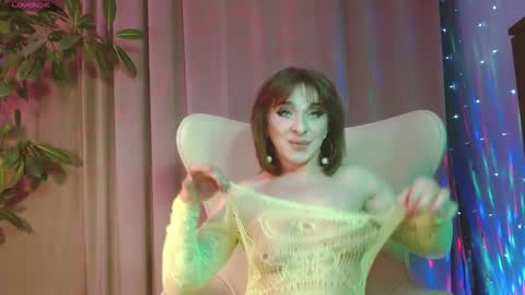 Snapshot of julia_renard chatting on November 6, 5:58 pm Julia online show from November 6, 5:58 pm