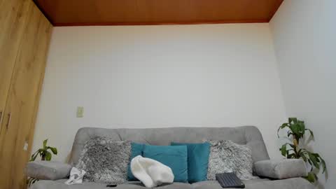 julian_wallace online show from December 4, 7:06 am