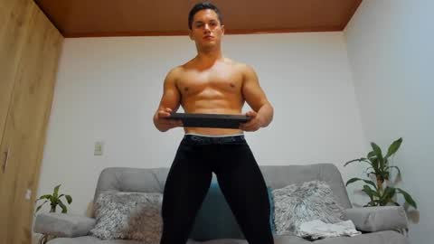 julian_wallace online show from December 10, 4:13 am