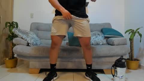 julian_wallace online show from January 20, 5:27 pm