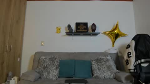 julian_wallace online show from September 30, 2:11 pm