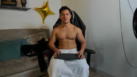 julian_wallace online show from October 13, 7:14 pm