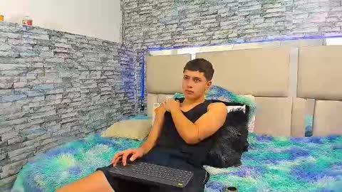 julian online show from October 17, 3:25 pm