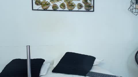 Juli  online show from October 15, 12:05 pm