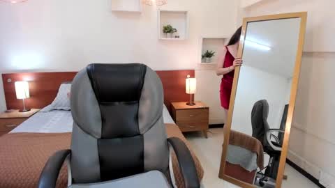 Snapshot of julianne__ chatting on March 8, 9:29 pm Julianne online show from March 8, 9:29 pm