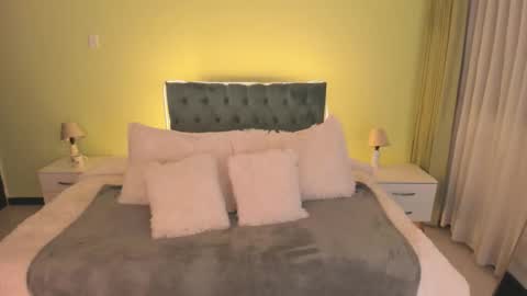 Snapshot of julianne__ chatting on November 2, 12:13 am Julianne online show from November 2, 12:13 am