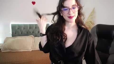 Snapshot of julianne__ chatting on December 14, 1:44 am Julianne online show from December 14, 1:44 am