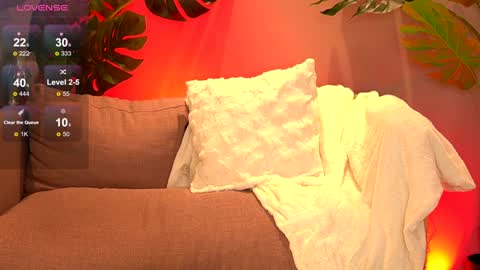 Julie online show from February 6, 2:15 pm