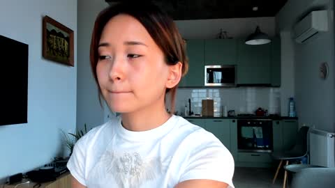 julia online show from December 7, 8:00 am