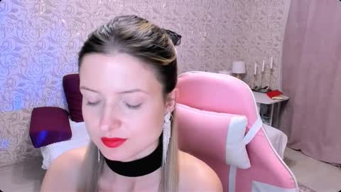 Julie online show from December 7, 7:10 pm