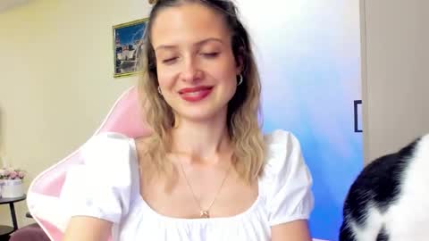 Julie online show from October 10, 5:01 pm