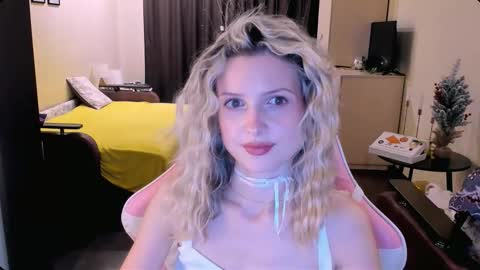 Julie online show from November 23, 2:06 pm