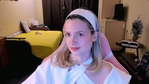 Julie online show from November 28, 3:14 pm