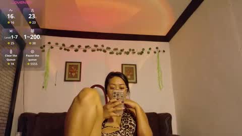 Snapshot of julie_vixen chatting on November 23, 10:48 am julie_vixen online show from November 23, 10:48 am