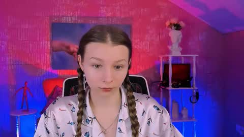 juliedaniel online show from November 24, 8:25 am