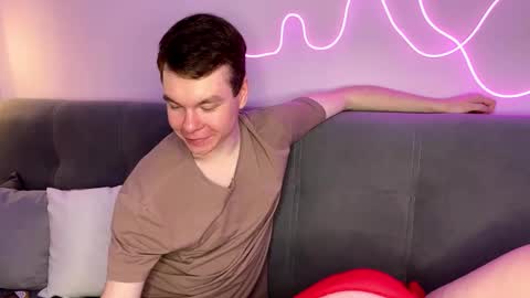 Julie and Thomas online show from October 18, 8:26 am