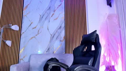 Julien online show from October 13, 3:34 pm