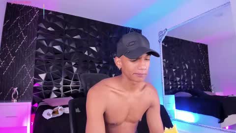 Julien online show from October 25, 12:23 pm