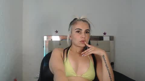julieta__fox_ online show from January 15, 9:35 am