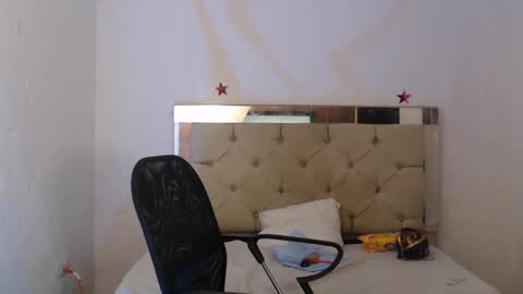 julieta__fox_ online show from February 4, 6:04 am