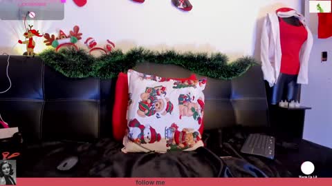 Snapshot of julieta_wall2 chatting on December 22, 8:05 am Julieta wall online show from December 22, 8:05 am