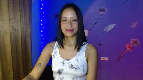 Snapshot of julieth_smith_xoxo chatting on November 14, 4:44 am Michelle Smith online show from November 14, 4:44 am