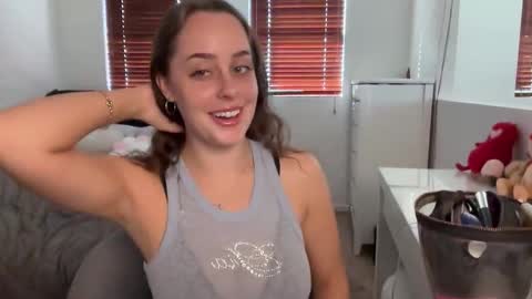 Snapshot of julietmills chatting on November 12, 9:14 pm Juliet online show from November 12, 9:14 pm