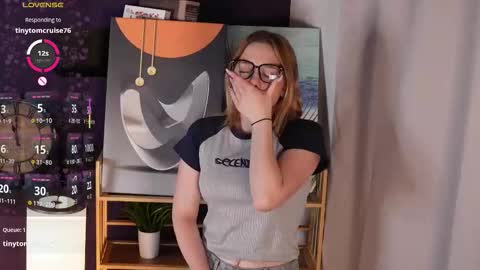 Mia online show from September 28, 3:12 am