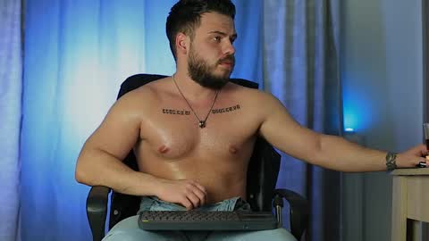 JULiUS   online show from January 6, 10:58 pm