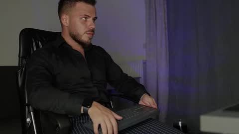 JULiUS   online show from September 9, 6:29 pm