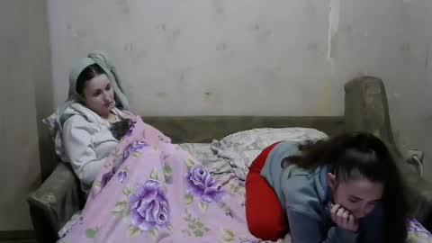 Snapshot of juliya_katie chatting on December 11, 9:23 pm Juliya Katie online show from December 11, 9:23 pm