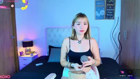 Snapshot of jullianapriv_ chatting on September 17, 1:57 pm jullianapriv_ online show from September 17, 1:57 pm