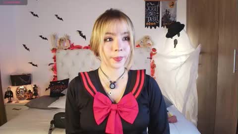 Snapshot of jullianapriv_ chatting on October 8, 2:36 pm jullianapriv_ online show from October 8, 2:36 pm