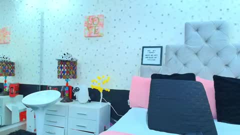 Julieta Reyes   online show from February 25, 11:41 am