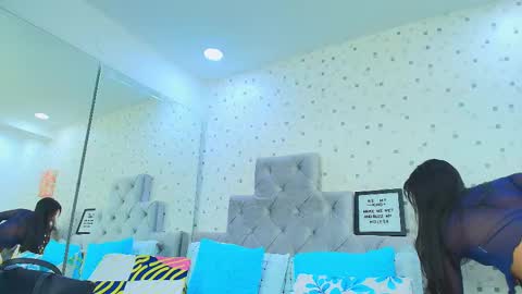 Julieta Reyes   online show from September 18, 11:56 am