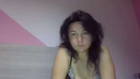 Snapshot of jully_caitlyn chatting on October 22, 12:55 am Caitlyn online show from October 22, 12:55 am