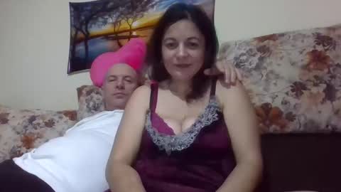 Snapshot of jully_caitlyn chatting on December 16, 11:21 pm Caitlyn online show from December 16, 11:21 pm