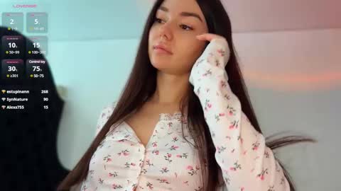 Hloya online show from February 21, 1:33 pm