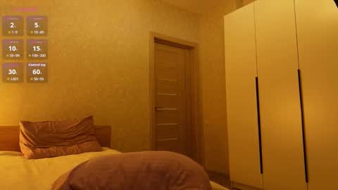 Hloya online show from December 2, 5:30 pm