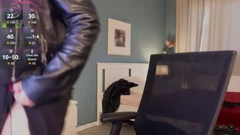 Snapshot of julya_parker chatting on November 12, 9:42 am Julya Mistress online show from November 12, 9:42 am