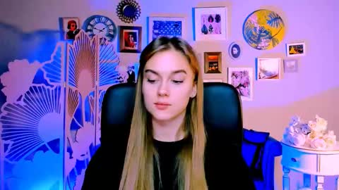 junewoods online show from November 14, 12:37 pm