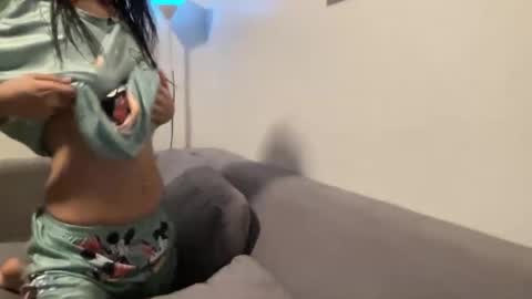 junovaughn online show from October 17, 12:52 pm