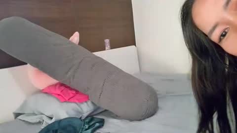 junovaughn online show from November 16, 12:49 am