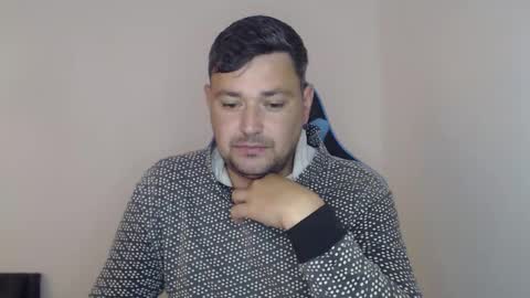 Snapshot of just_a_nice_guy_27 chatting on October 5, 11:30 am Alex online show from October 5, 11:30 am