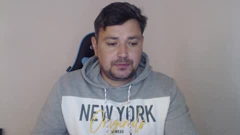 Snapshot of just_a_nice_guy_27 chatting on October 28, 11:14 am Alex online show from October 28, 11:14 am