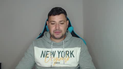 Snapshot of just_a_nice_guy_27 chatting on November 11, 11:21 am Alex online show from November 11, 11:21 am