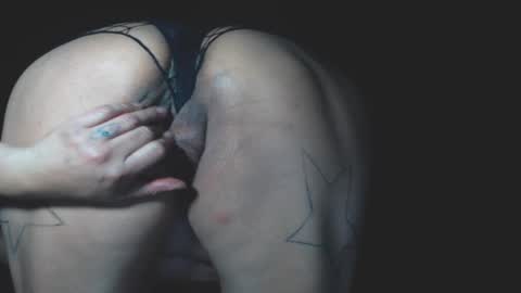 Snapshot of justagirlof chatting on November 15, 10:56 am Layla online show from November 15, 10:56 am