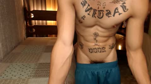 justine_hunk online show from January 3, 6:57 pm